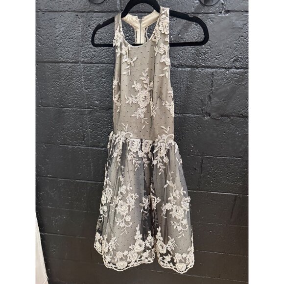 New Alice and Olivia Beatrice T-back Lace Fit And Flare Dress - Picture 4 of 8